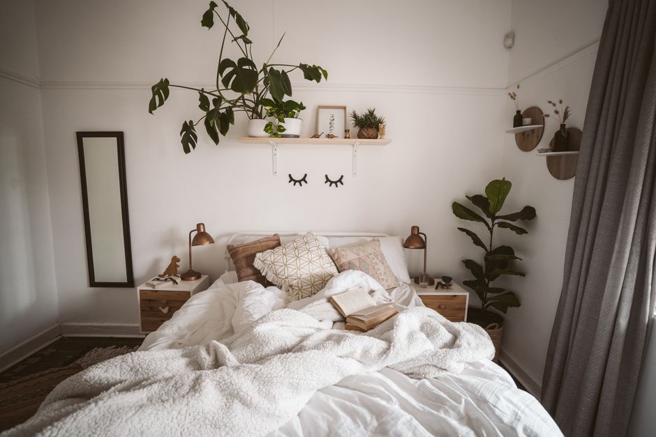 Gelaagde vloerkleden op houten vloer. Gelaagde vloerkleden op houten vloer.